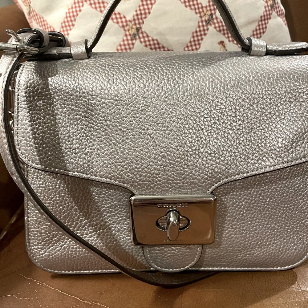 🌸🌸SOLD🌸🌸 Coach Cassidy Top Handle Crossbody